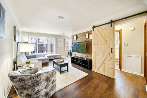 Modern Cozy 1 Bedroom Apartment in Shelby Township Apartment in Shelby Township