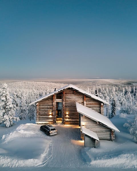Property building, Day, Natural landscape, Winter, Mountain view