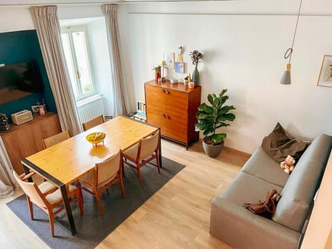 Living room, Seating area, Dining area