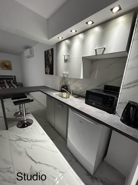 Coffee/tea facilities, minibar