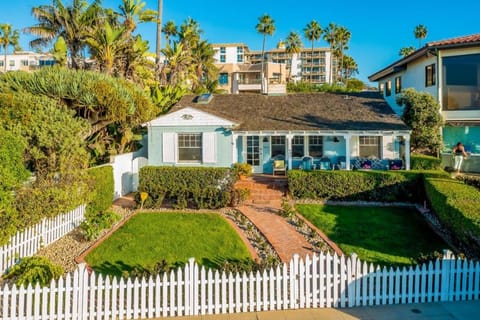 Oceanfront Dog Friendly Home with Waterfront Porch, Gas Grill, Hot Tub & Fire Pit House in La Jolla