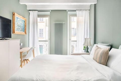 Bed, TV and multimedia, Photo of the whole room, Bedroom, hair dresser