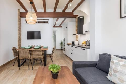 Seating area, Dining area