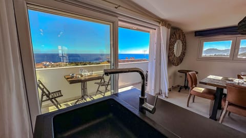 Dining area, Sea view, kitchen