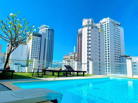 Property building, Balcony/Terrace, Swimming pool