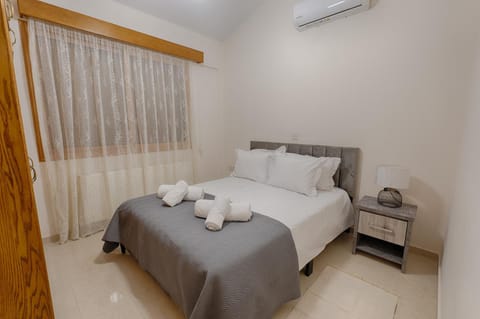 Bed, Photo of the whole room, Bedroom, towels, air conditioner