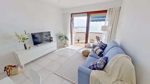 Dining area, City view, Sea view
