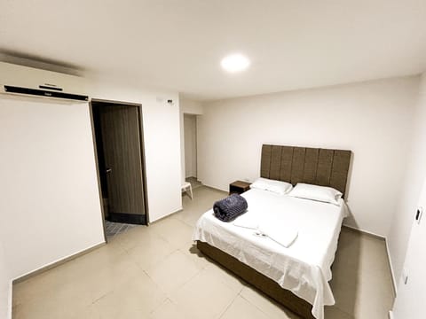 Bedroom, air conditioner