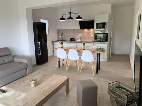 Kitchen or kitchenette, Dining area, dishwasher, oven, stove