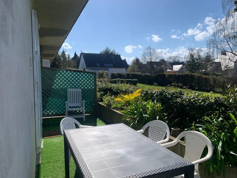 Spring, View (from property/room), Balcony/Terrace, Dining area, Garden view