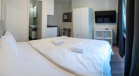 Bed, Bedroom, wardrobe