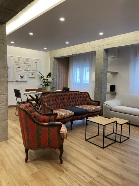 Living room, Seating area