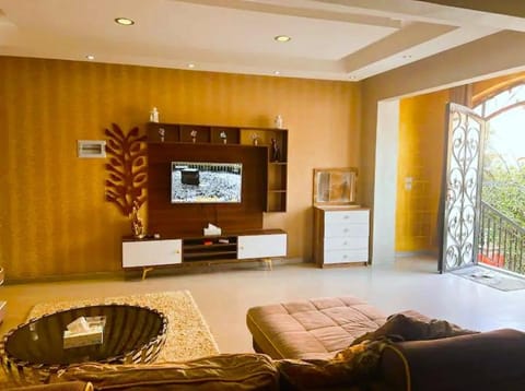 TV and multimedia, Seating area, Evening entertainment