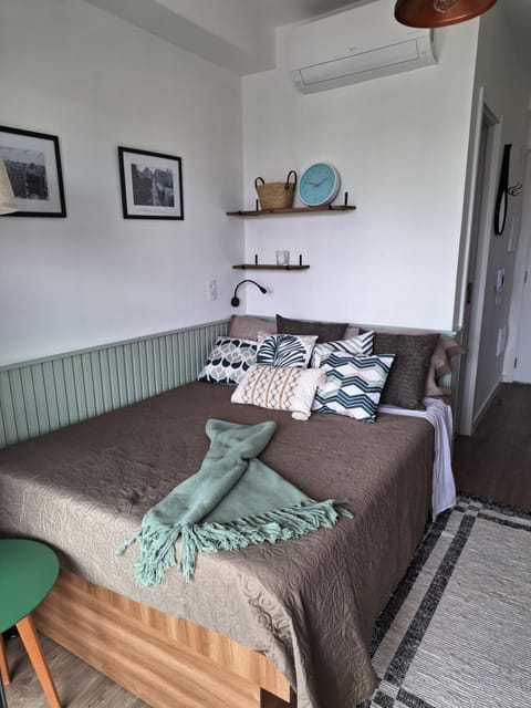 Bed, Living room, Photo of the whole room, Bedroom