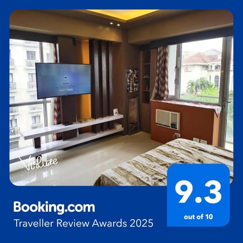 Bed, TV and multimedia, Logo/Certificate/Sign, Bedroom, Text overlay, Certificate/Award, air conditioner