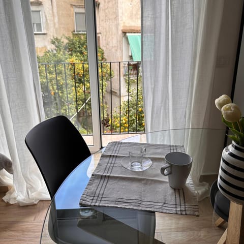 Day, Dining area