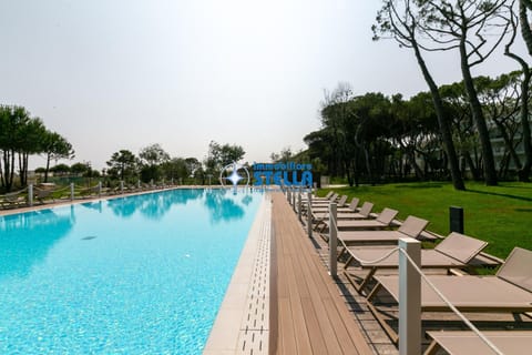 Property building, Summer, Swimming pool