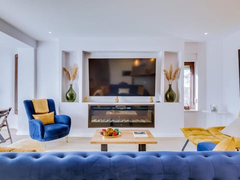 TV and multimedia, Living room, Seating area