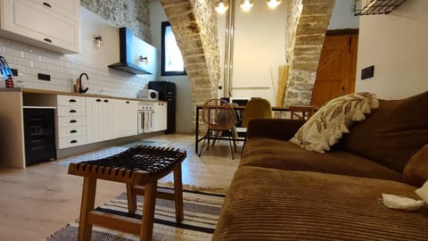Kitchen or kitchenette, Living room, Dining area, minibar, oven, pet friendly