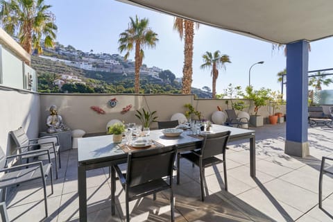 Property building, Balcony/Terrace, Living room