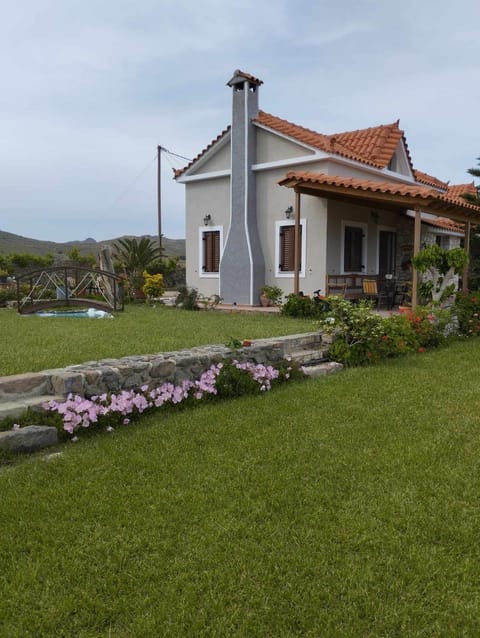 Property building, Spring, Day, Natural landscape, Garden, Garden view