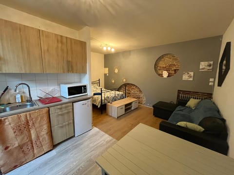 Kitchen or kitchenette, Seating area