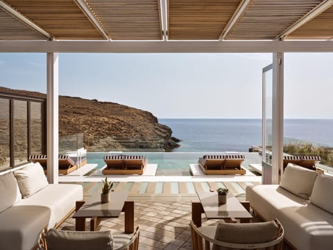Day, Natural landscape, View (from property/room), Balcony/Terrace, Dining area, Swimming pool, sunbed