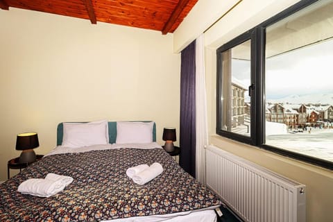 Bed, Photo of the whole room, towels