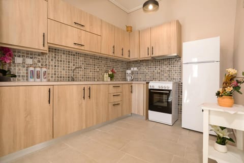 Kitchen or kitchenette, pet friendly, stove