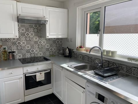 Comfy 1 bedroom flat with free parking Apartment in Glasgow