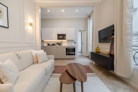 Bed, TV and multimedia, Kitchen or kitchenette, Living room, Photo of the whole room, Seating area, Bedroom, minibar, oven, pet friendly