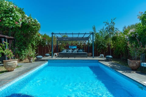 Spring, Day, Garden, Garden view, Pool view, Swimming pool, sunbed