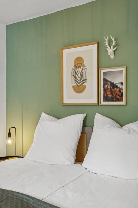 Bed, Photo of the whole room, Decorative detail, Bedroom