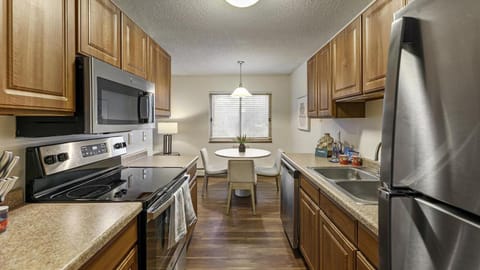Landing Modern Apartment with Amazing Amenities (ID1017X869) Apartment in White Bear Lake