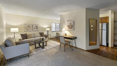 Landing Modern Apartment with Amazing Amenities (ID1017X869) Apartment in White Bear Lake