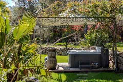 Villa Novalya avec piscine, jacuzzi et pétanque pour 10 personnes Villa in Hyères