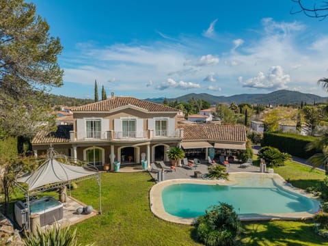 Villa Novalya avec piscine, jacuzzi et pétanque pour 10 personnes Villa in Hyères