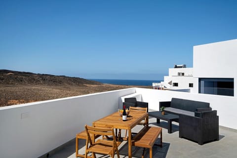 Property building, Balcony/Terrace, Living room