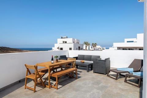 Property building, Balcony/Terrace, Living room