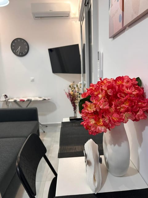 Dining area, room service