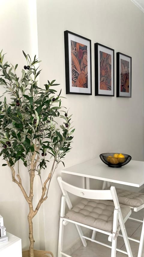 Living room, Decorative detail, Seating area, Dining area