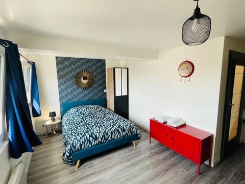 Bed, Photo of the whole room, Bedroom