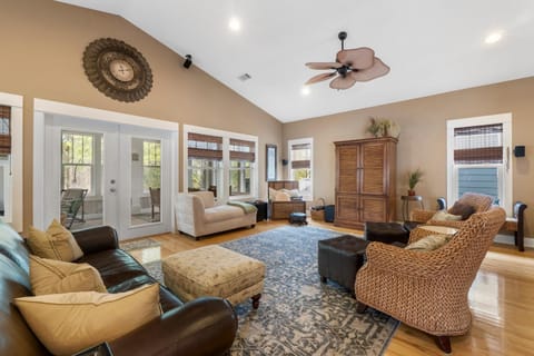 TV and multimedia, Balcony/Terrace, Living room, Seating area, fireplace