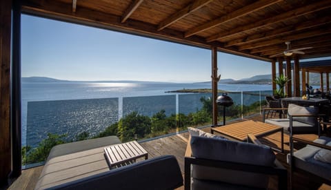 Day, Natural landscape, View (from property/room), Balcony/Terrace, Balcony/Terrace, Seating area, Sea view