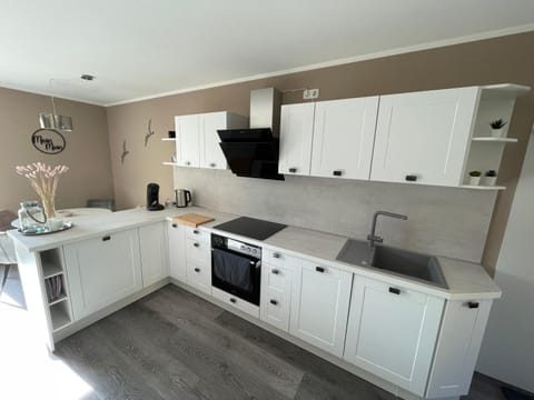 Kitchen or kitchenette, dishwasher, oven, pet friendly, stove