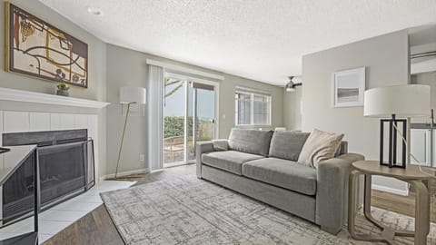 Landing Modern Apartment with Amazing Amenities (ID1274X054) Apartment in Vancouver