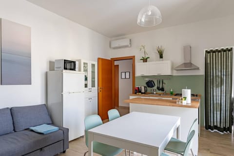 Kitchen or kitchenette, Other, Dining area