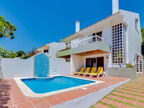 Property building, Patio, Day, Pool view, Swimming pool, sunbed