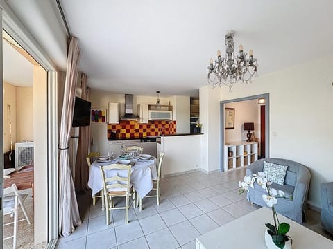 Nice family apartment close to the beach Apartment in Le Lavandou