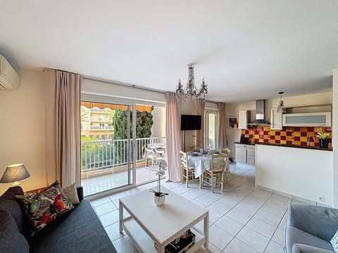 Nice family apartment close to the beach Apartment in Le Lavandou